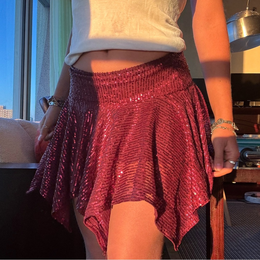 🪩sequin skirt in shimmering burgundy
